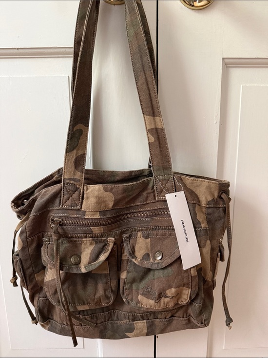 Urban Outfitters Handbags - Urban Outfitters Camouflage Shoulder Bag